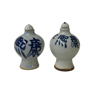 2 x Chinese Porcelain Snuff Bottle With Blue White Characters Graphic ws2766E 