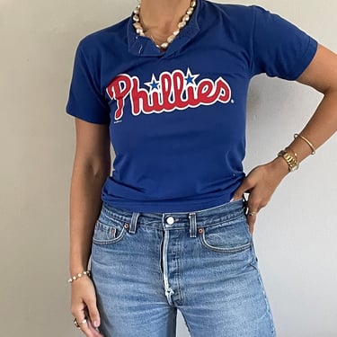 90s Phillies cropped tee / vintage blue cotton Philadelphia Phillies spell out baseball henley cropped t shirt tee | Small 