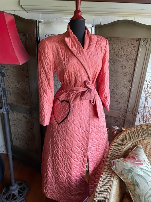 Vintage 1940s Pink Quilted Dressing Gown Robe with Heat Pocket | Paper ...