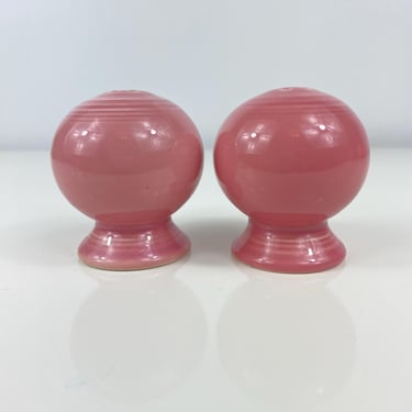 Fiestaware Original Rose Pink salt and pepper set by Homer Laughlin China Co., Fiesta 1950s dinner ware, Round Art Deco Salt Pepper set 