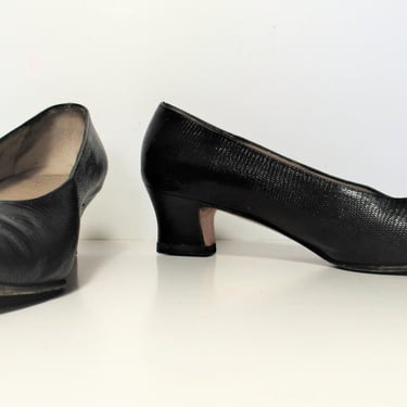 Ferragamo Shoes, Vintage 1980s Salvatore Ferragamo, Black Embossed Leather Pumps, 5 1/2B Women 
