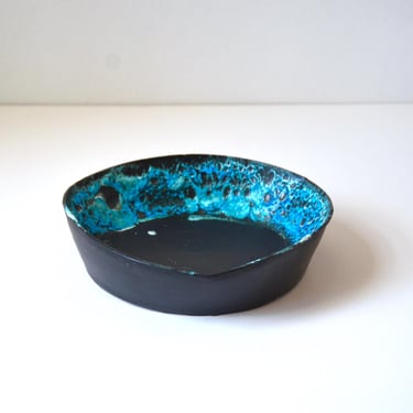 Hand thrown Emaux Du Cyclope fat lava glaze bowl by Charles Cart, circa 1960s 