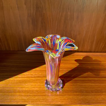 Vintage Murano Vetro Eseguito Multicolor Tulip Pulled Art Glass Vase on Scalloped Base Mid-Century 