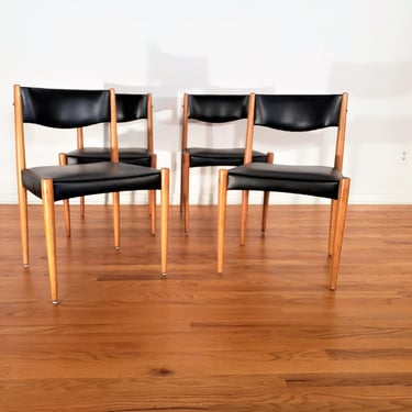 Mid Century Danish Modern Set of Four Dining Chairs 