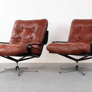 Leather Danish Swivel Chair Pair - (D1064) 