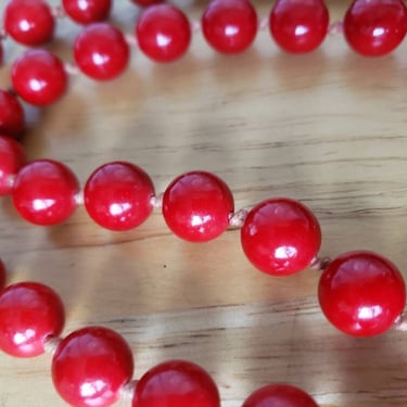AMAZING!! Chunky Red glass beaded necklace.  STUNNING 17