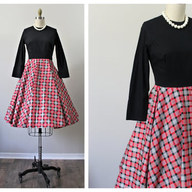 Vintage 1940s 50s red white black plaid Rockabilly PinUp Bombshell circle skirt Dress  // Modern Size xs xxs US 0 2 petite 