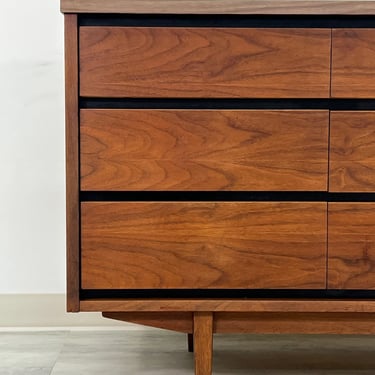 Stanley Mid-Century Modern 9-Dr Dressser / Credenza ~ Great As TV Stand (SHIPPING Not FREE) 