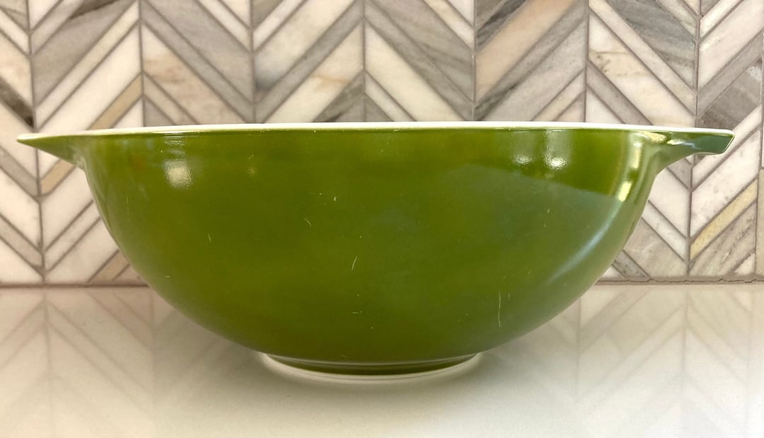 Pyrex Verde Cinderella Mixing Bowls, Avocado Green, 2.5 Quart, 4 Quart,  443, 444, 1970's Kitchen 