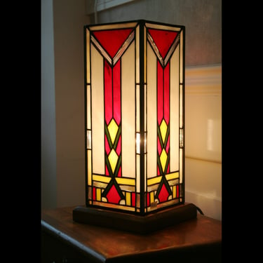 Tiffany Stained Glass Art Deco Lamp 