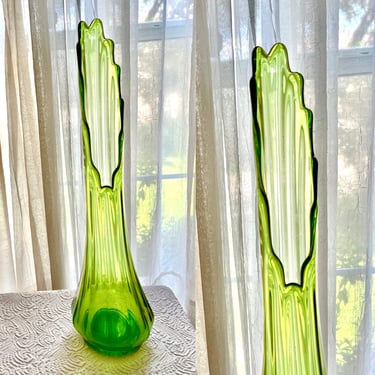 Vintage Tall Swung Glass Vase, L.E. Smith, Mid Century, Hollywood Regency Vintage 60s 