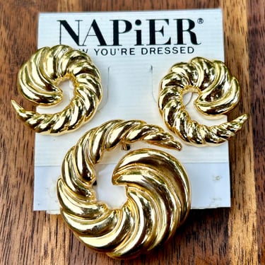 Vintage Nautilus Jewelry Set By Napier Earrings Brooch Retro New Old Stock NOS 