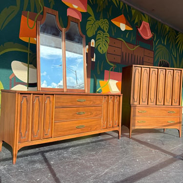 kent coffey dresser Perspecta Highboy and six deep dovetailed drawers. Kent Coffey Perspecta Five Drawer