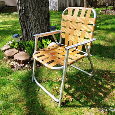 Mid Century Vintage Yellow Webbed and Aluminum Folding Garden/Lawn Lounge Chair 