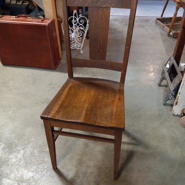 Antique Quarter-sawn Oak Chair, 16 x 17 x 37.5