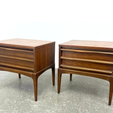 MCM Lane Rhythm pair night stands side table. 