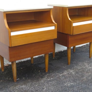 American of Martinsville Mid Century Two Tones Nightstands Side Tables Pair 3566