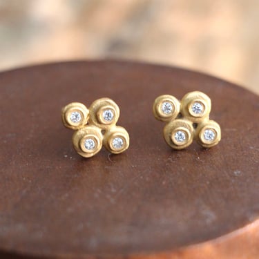 Ananda Khalsa | 22k Multi Disk Raised Dot Diamond Stud Earring