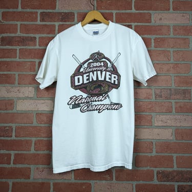 Vintage 2004 NCAA Denver University National Champions ORIGINAL Hockey Tee - Medium 