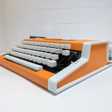 Vintage Mechanical Typewriter / Orange No-Working Typewriter / Typewriter With Case /Mid Century Typing Machine / Unis TBM de Luxe/ 70's 