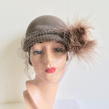 Vintage 1940's Gray Wool Felt Cloche Style Hat Feather Veil Trim Fall Winter WW2 Era 40's Millinery Size 22 