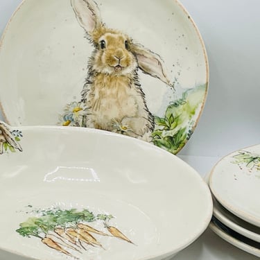 Southern Living Stoneware Easter/Spring 9.5” Serving Bowl New Bunny with Carrots and (4)  matching Bunny Plates 