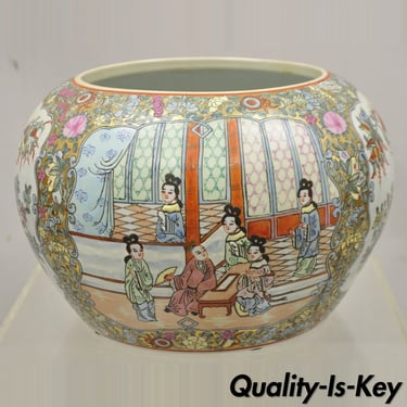 Vintage Chinese Export Porcelain Bulbous Vase with Figural Scenes