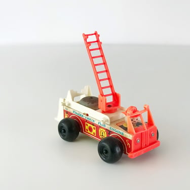 Fisher Price #720 Fire Truck / Vintage 1968 Fisher Price Classic Fire Engine Toy 