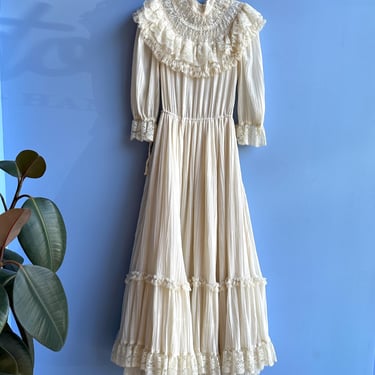 Vintage 1970s Dress / 70s Gunne Sax Wedding Dress / Cream ( S M ) 