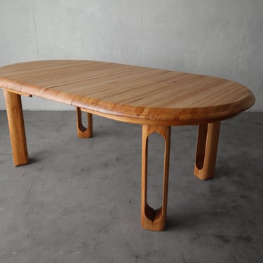 1980's Solid Oak Oval Craftsman Extension Dining Table 