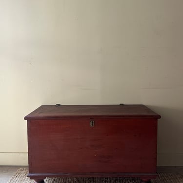Red ball foot chest