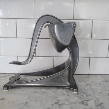 Vintage 1930's Wear-Ever Trademark Aluminum Manual Counter Top