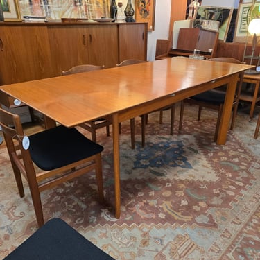 Danish Teak Dining Table w/Hidden Leaf