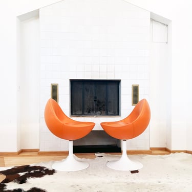 Börje Johanson Orange Leather Venus Chairs on White Tulip Foot, Sweden 60s -Pair 