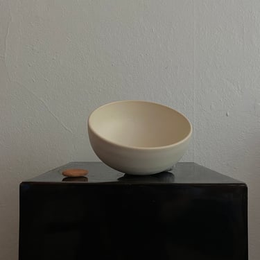 Handmade porcelain crème bowl 
