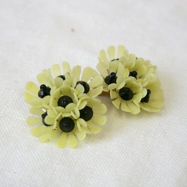1960s Yellow and Black Daisy Clip Earrings 