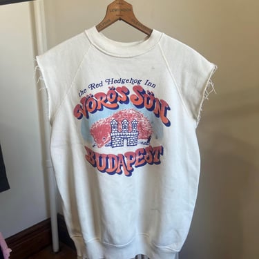90’s vintage the Red Hedgehog Inn Budapest cut off sweatshirt 