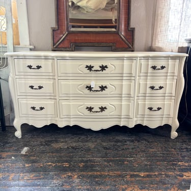 Gorgeous 9 Drawer Cream Dresser