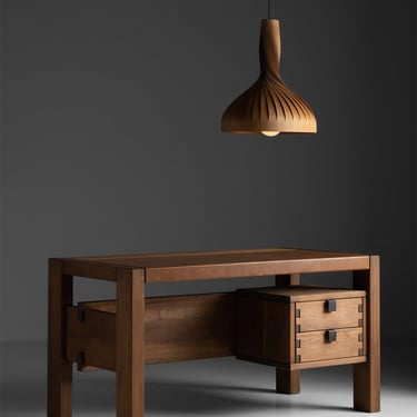 Twisted Pinewood Pendant / Oak Desk