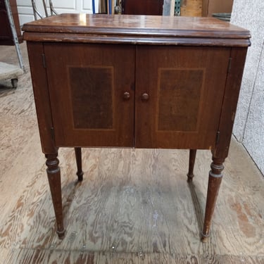 Antique Singer Sewing Machine Cabinet