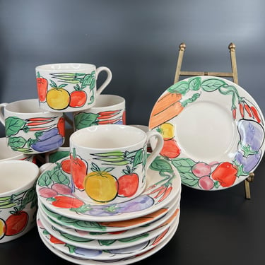 Farberware Dishware Bonne Sante Sets including Dinner Plates, Salad Plates, Soup Bowls, Cups and Saucers 