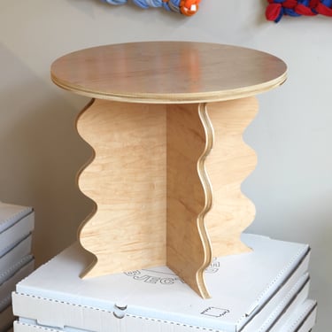 *To-Go* Side Table (wavey)