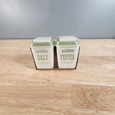 Lustro Ware Salt and Pepper Shaker Set NOS 