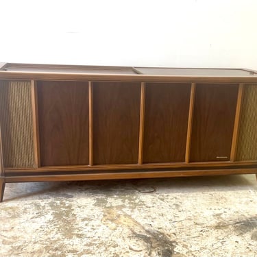 Vintage 1960s Magnavox Console Stereo with  Record Storage 