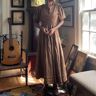 Brown Victorian Linen and Lace Dress 