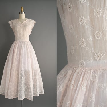 vintage 1950s Pastel Eyelet Embroidered Dress - Size XS Small 