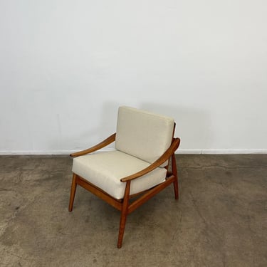Mid Century Scoop Arm Oak Lounge Chair 