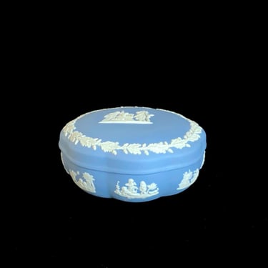 Vintage 1964 Wedgwood Blue & White Jasperware Trinket Scalloped Box w Lid Neoclassical Scenes England English Porcelain Jasper Ware 