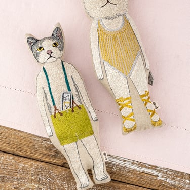 Embroidered Heirloom Kitty &amp; Baby Cat