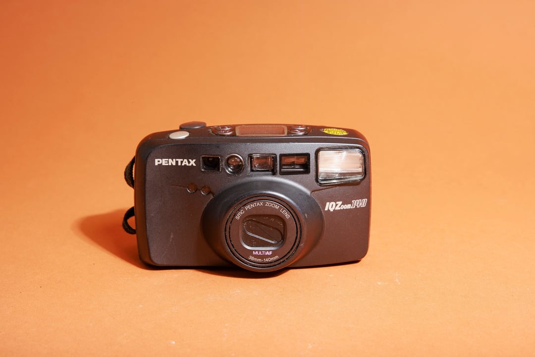 Pentax IQZoom 140 35mm Point & Shoot Film popular Camera 38-140MM